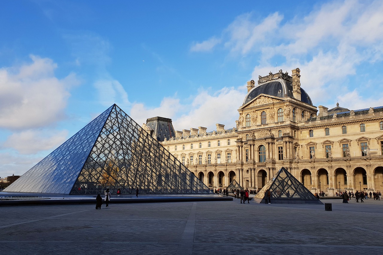 Guided city tour of Paris. Visit to Eiffel tower 2nd Level. Visit Fragonard perfumery.